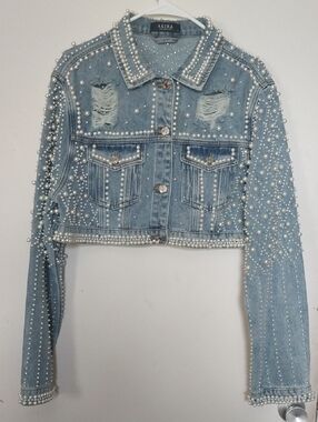 AKIRA Light Blue Pearl-Studded Cropped Denim Jacket